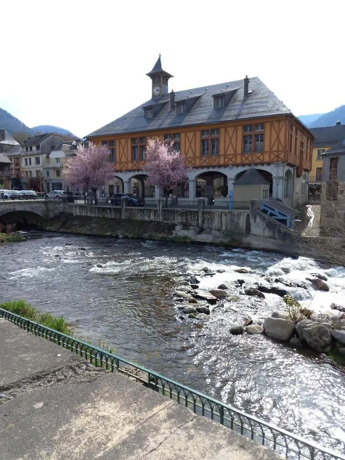 Appartement 2 A 4 Personnes Le Pyreneen A Arreau Carrefour Des Activites De Montagne